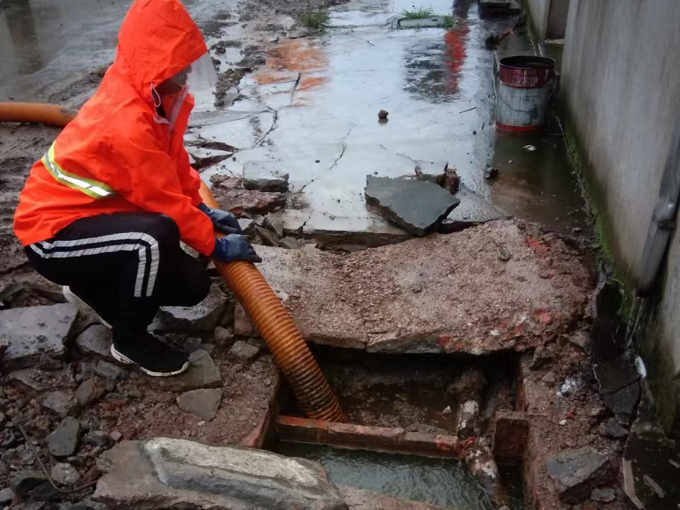 阳泉专业清理污水池 炜誉市政以规范流程守护城市 “肠道”