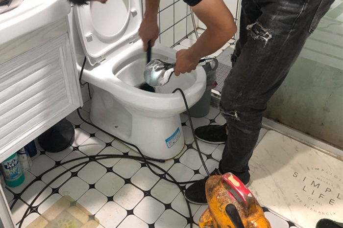 阳泉马桶堵塞自己疏通还是找师傅？专业上门服务让你省时更省心